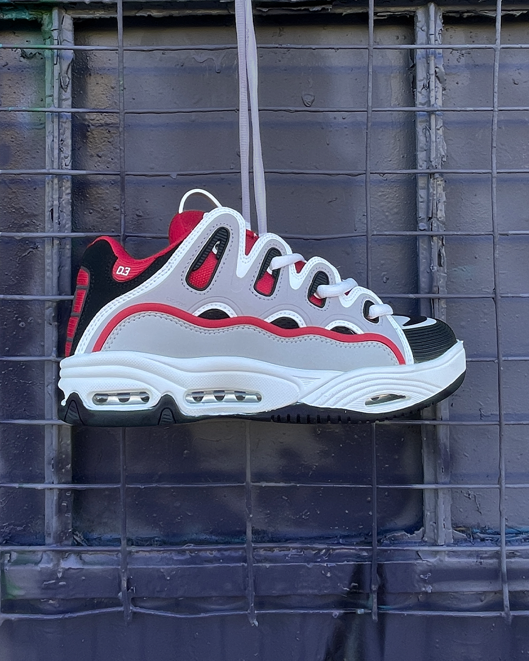 D3 2001 Red/White/Grey - Image 5