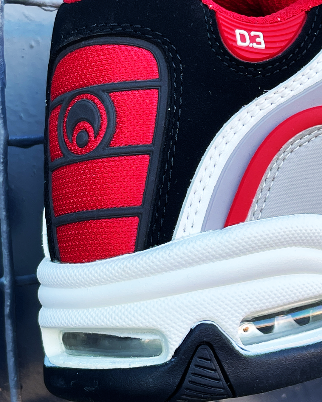 D3 2001 Red/White/Grey - Image 6