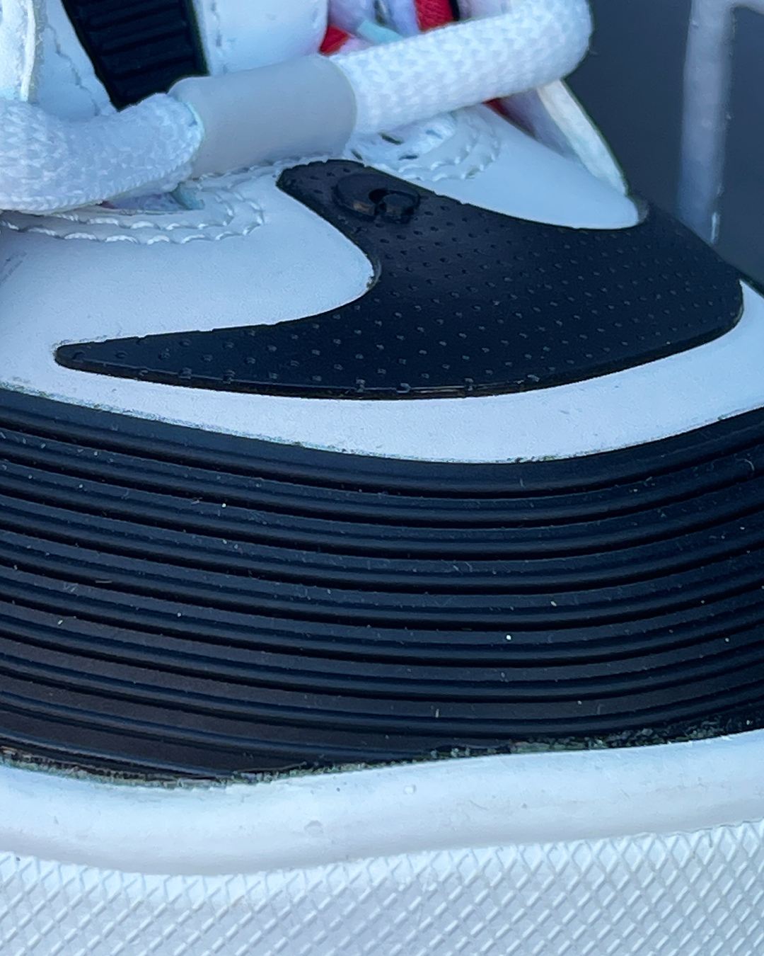 D3 2001 Red/White/Grey - Image 7